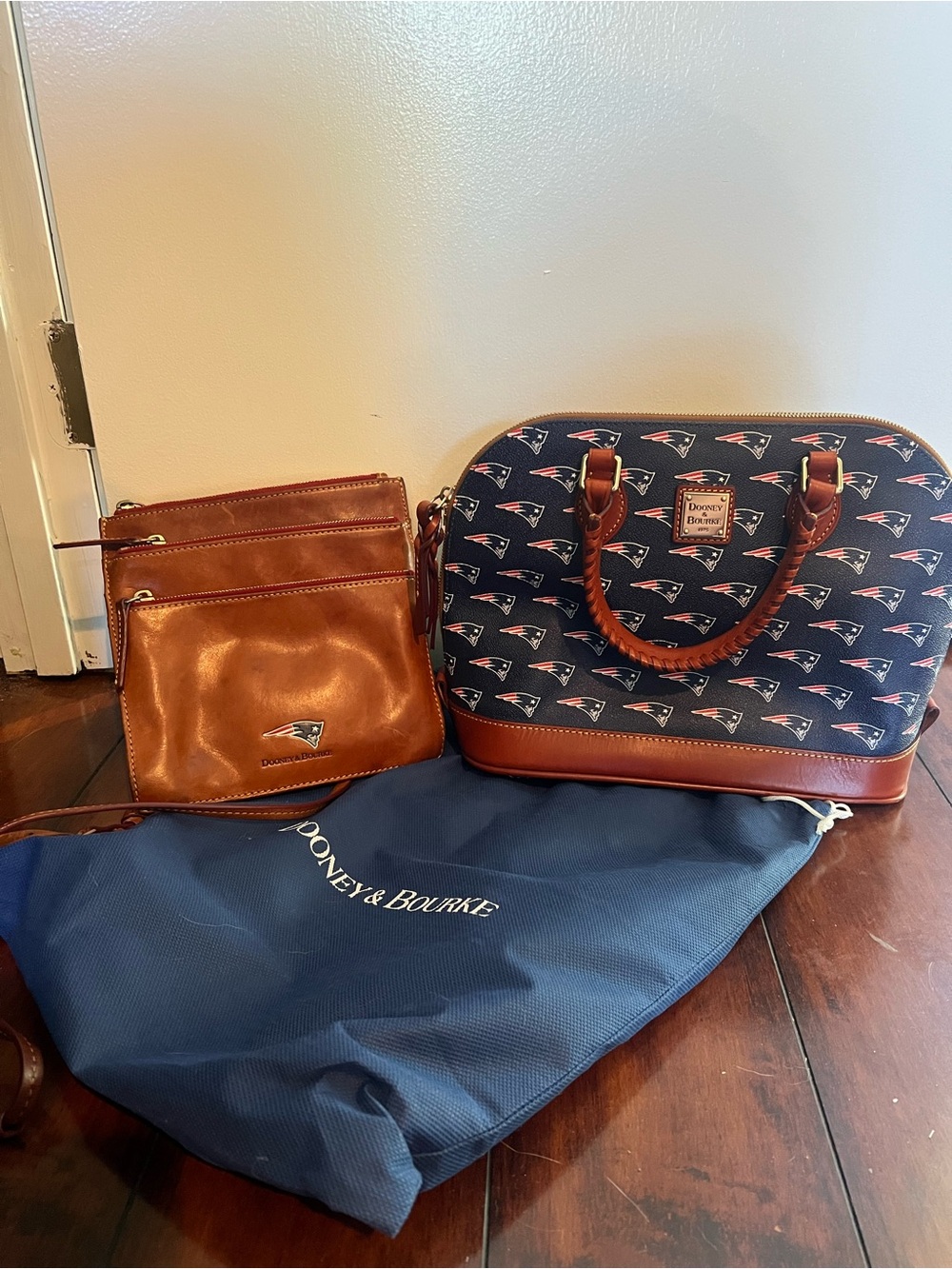 2 FOR 1 Dooney & Bourke New England Patriots bags
